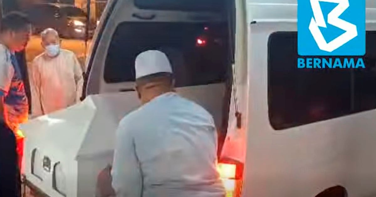 Community gathers to pay respects to Dr Zaliha's late mother