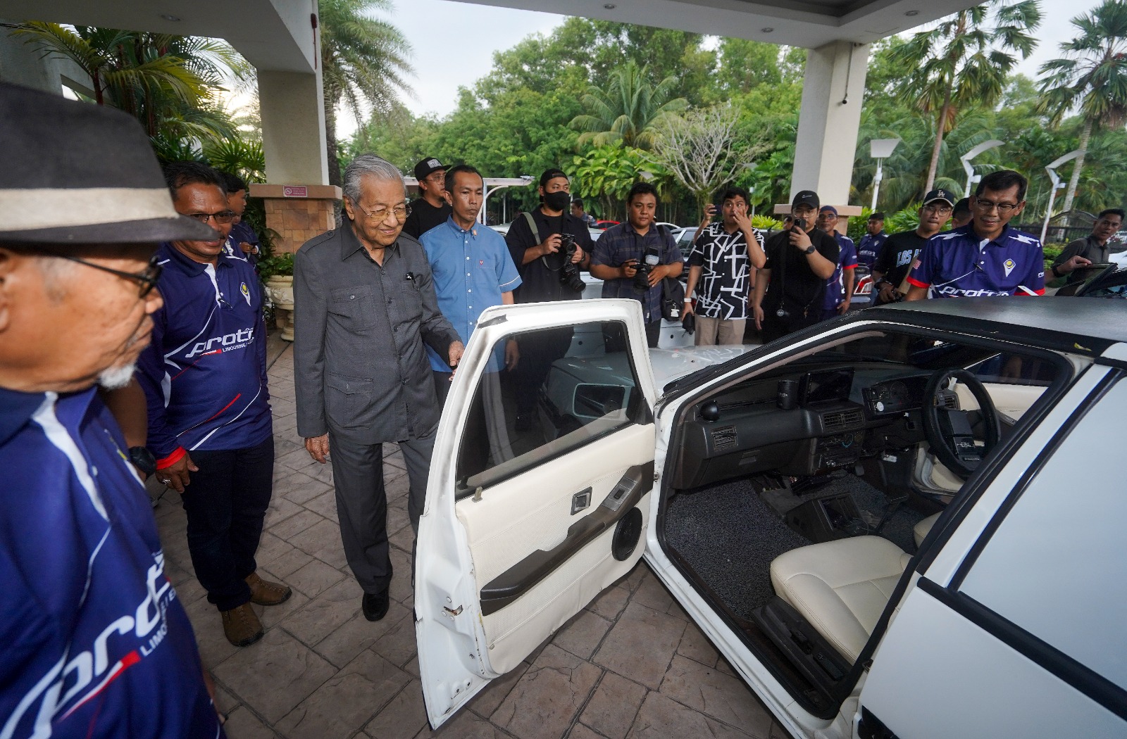 Dr. Mahathir harap Proton bertahan hingga 100 tahun