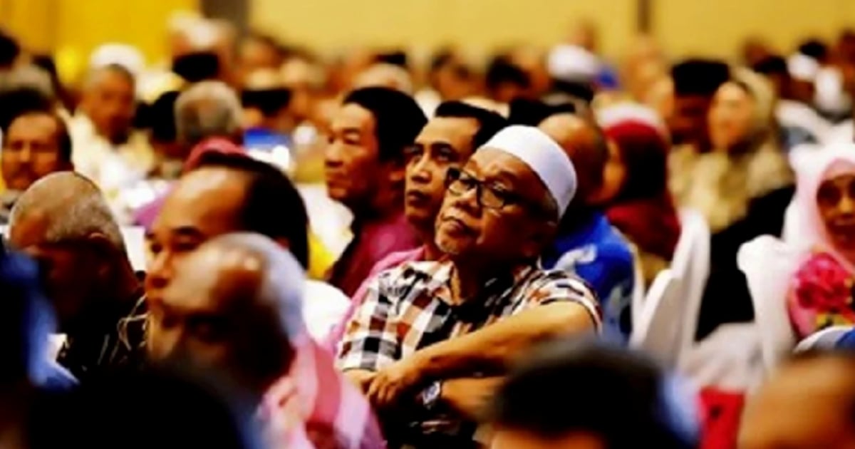 Economist calls for reverse income tax to fix pension crisis, boost wages