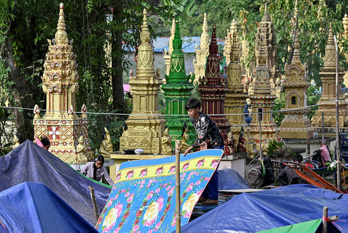 Fighting rages along Cambodia-Thailand border ahead of expected Trump call