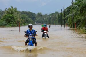 Floods: Evacuee numbers rise in T'ganu, situation eases in Sarawak