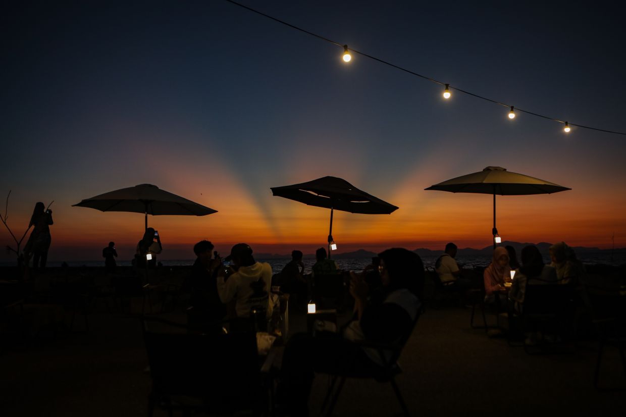 Floods: Perlis and Pahang almost back to normal, fewer evacuees now in Perak and S'gor