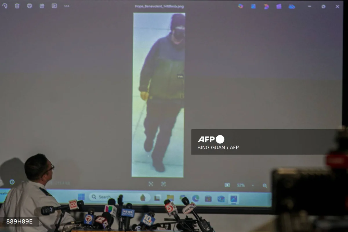 Gunman at large after Brown University shooting leaves 2 dead