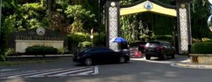 Hajiji antara ADUN Sabah memasuki Istana Seri Kinabalu