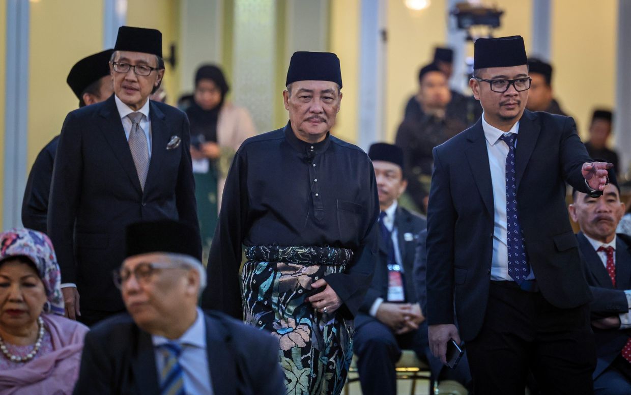Hajiji unveils new Sabah Cabinet line-up