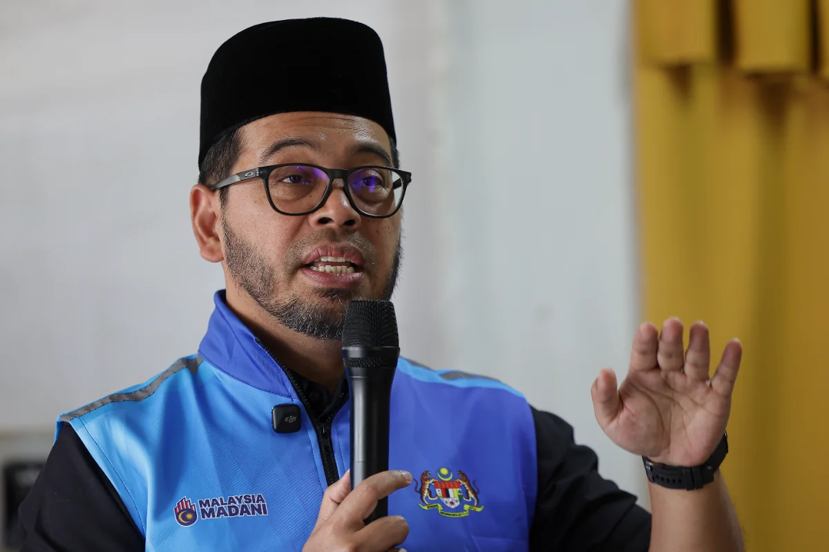 JAWI to probe man dressed as woman at international event