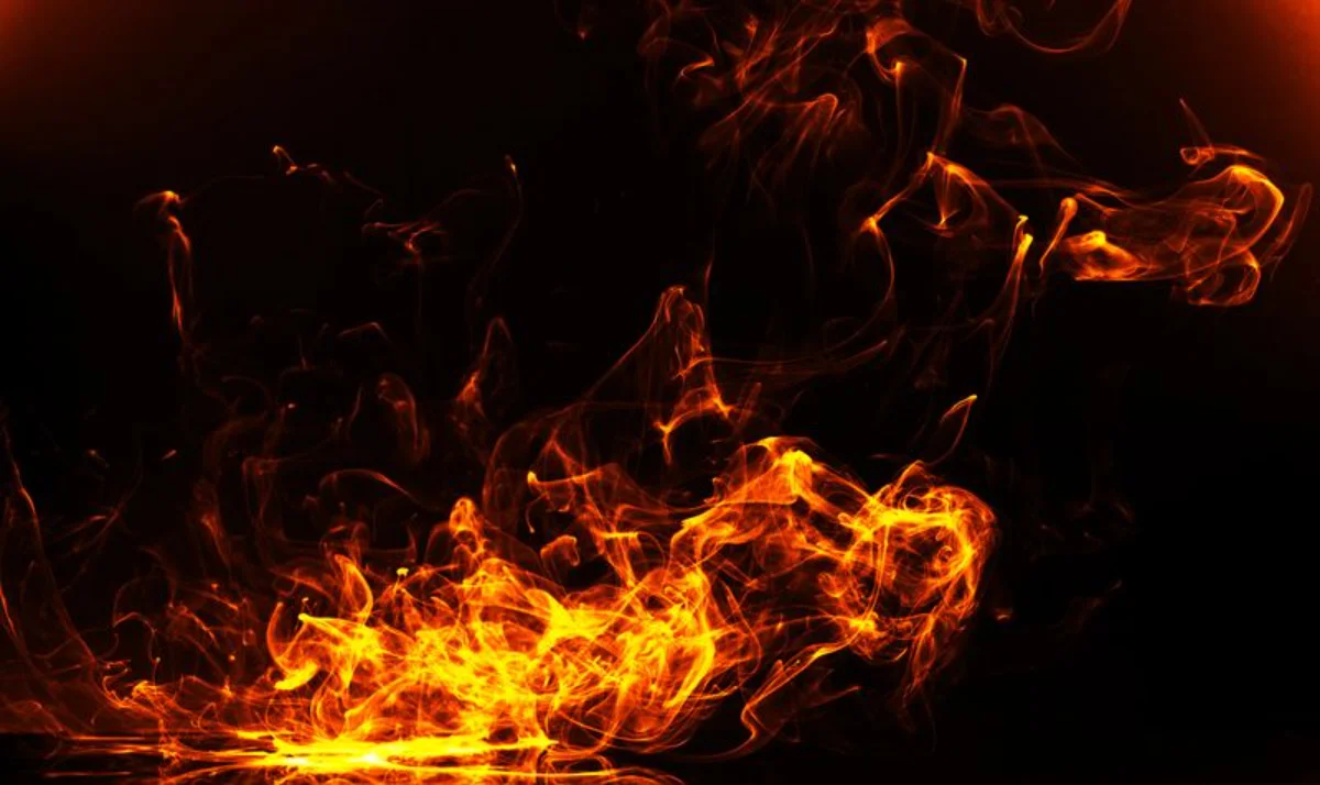 Kilang plastik di Bandar Puncak Alam musnah dalam kebakaran