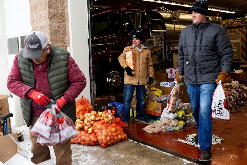 Long lines at the food pantry: Inflation tests Trump’s base in Michigan