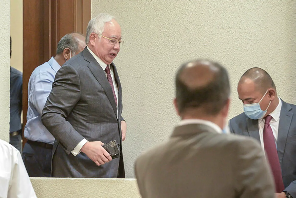 Mahkamah jatuhi Najib hukuman 15 tahun penjara, denda RM11.4 bilion