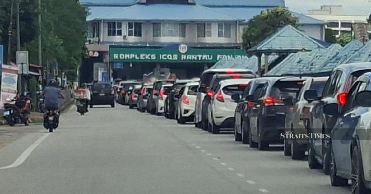 Malaysians flock to Thailand despite recent floods during year-end holidays