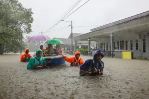 Mangsa banjir meningkat di Terengganu, situasi di Sarawak pulih