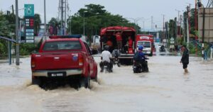 More people evacuated from floods in Selangor, Pahang