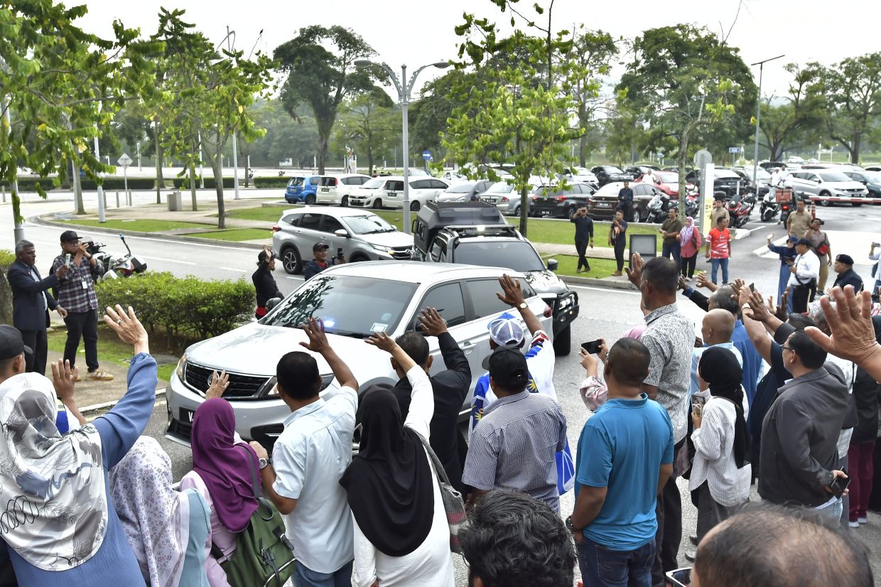 Najib supporters deny being paid, insist their presence is voluntary