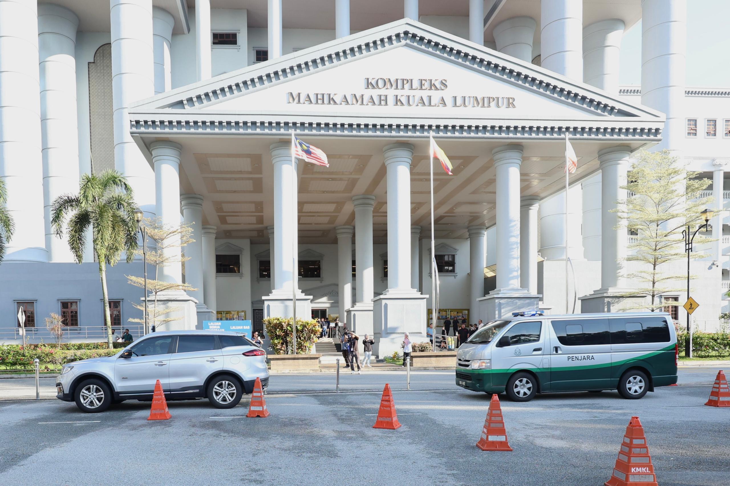 Najib tiba di Mahkamah KL untuk keputusan Titah Adendum