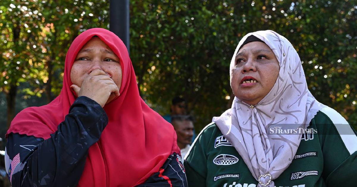 Najib's supporters in tears after house arrest bid rejected