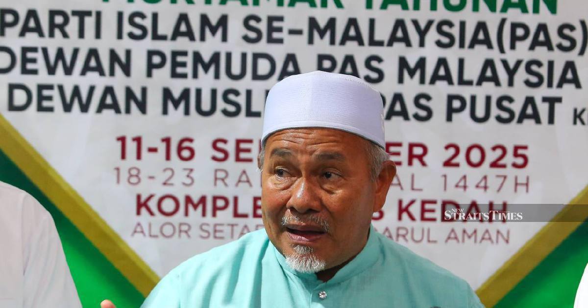 Pas: Dress code review under political pressure weakens national values