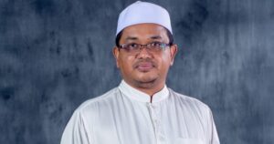 Pas leader offers to mediate Indira Gandhi reunion with daughter