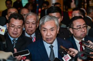 Pelantikan Kabinet Sabah hak ketua menteri