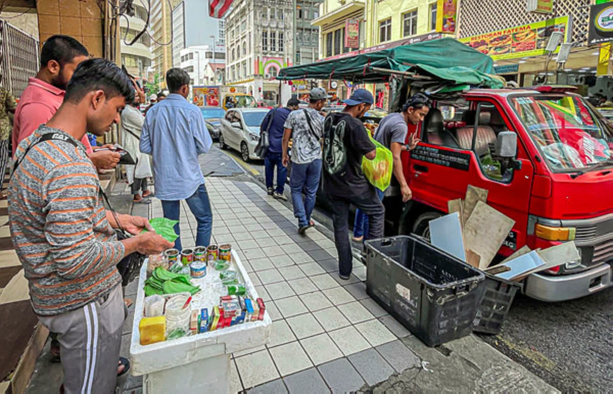 Penduduk bukan warganegara Malaysia dianggarkan 3.38 juta pada 2025