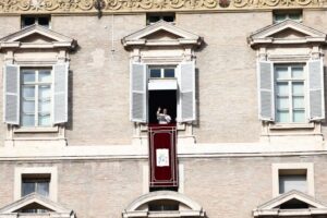 Pope Leo urges joyful, welcoming Church in speech to Vatican cardinals