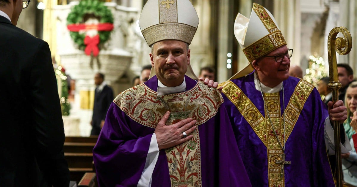 Pope replaces New York's pro-Trump Cardinal with pro-migrant Chicagoan