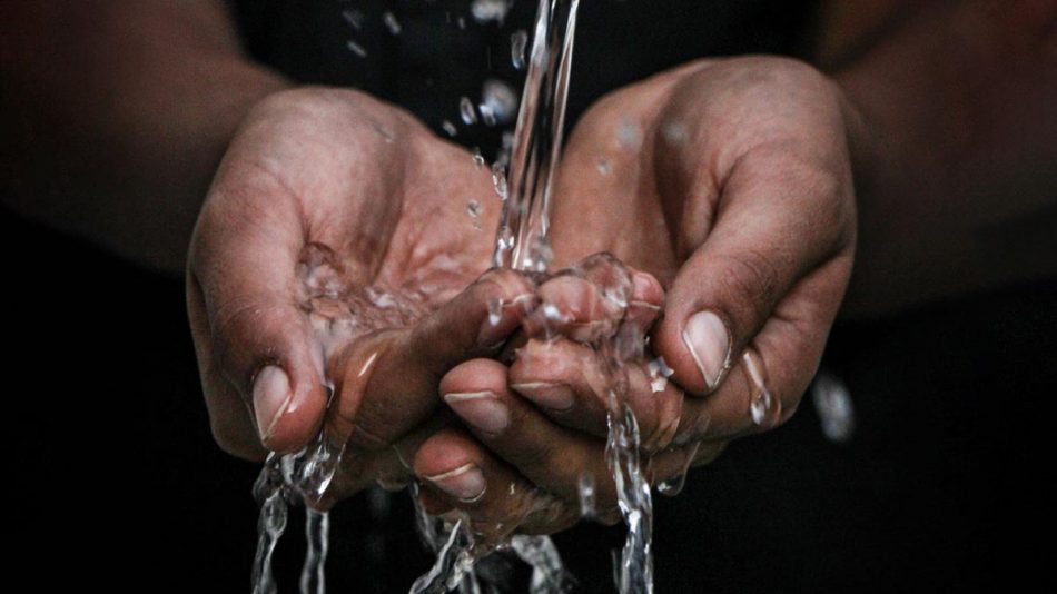 Pusat Data AI Menggunakan Lebih Banyak Air Daripada Jumlah Air Botol Yang Diminum Setahun