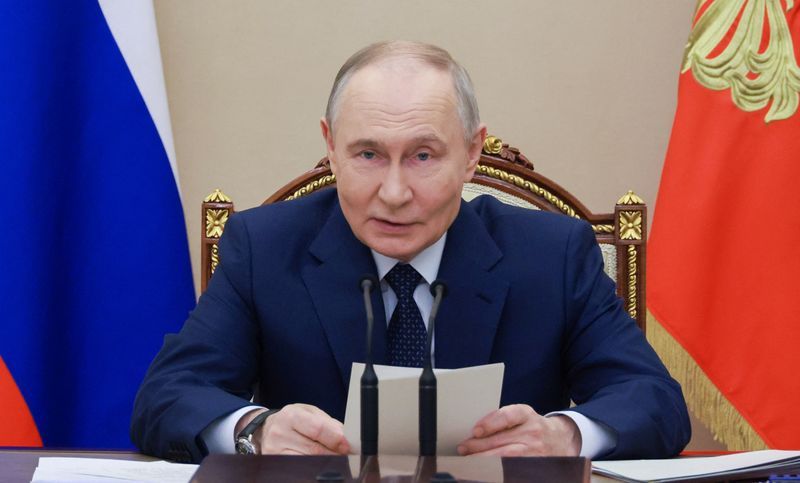 Putin amends law to let Russia ignore foreign criminal courts