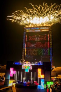 Red Bull Menggunakan 2800 Dron Untuk Menukar Dubai Frame Menjadi Permainan Tetris Terbesar Di Dunia
