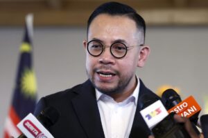 Refer to govt guidelines on Xmas decor in halal-certified premises, urges Sim