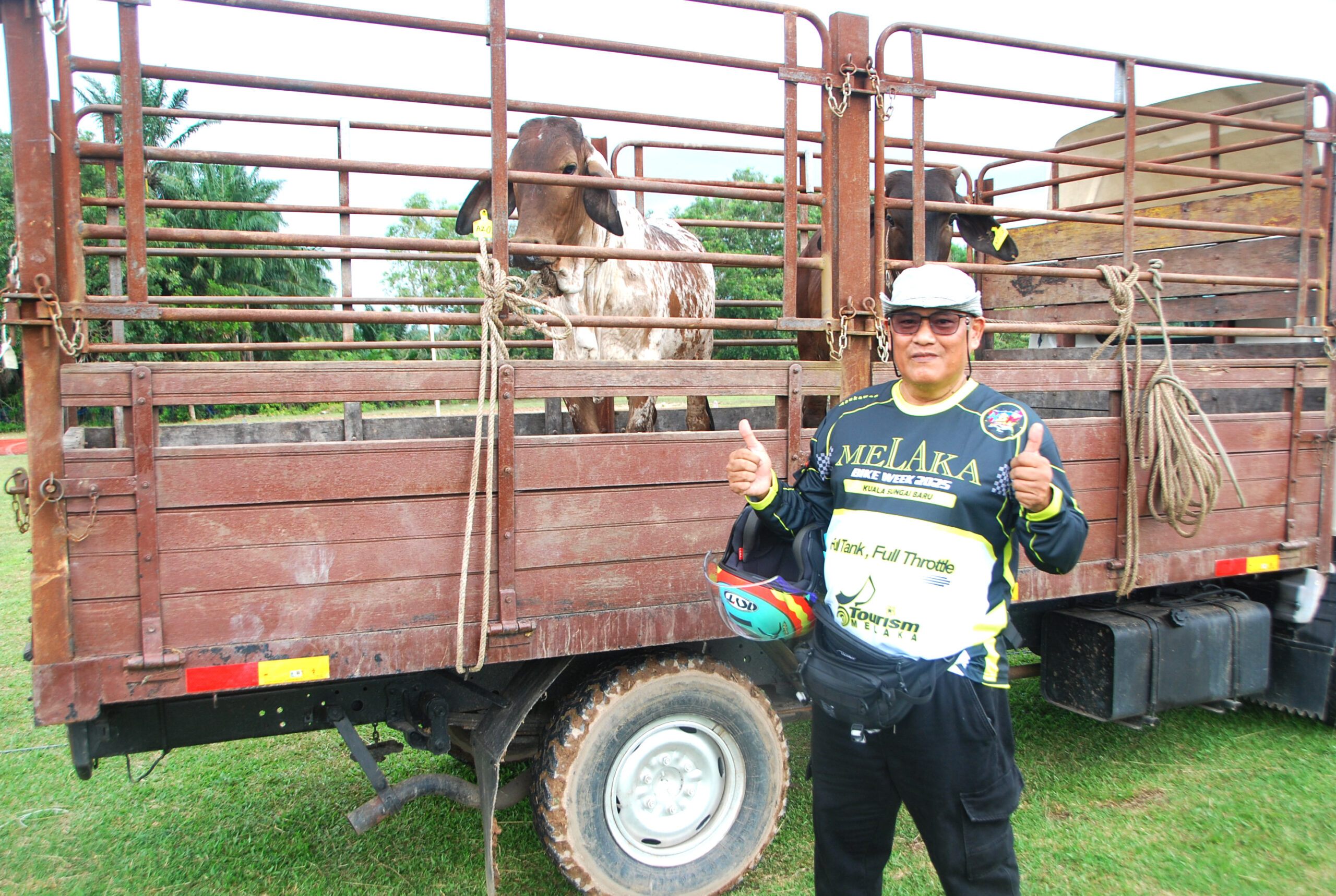 Rezeki bekas jurugambar akhbar menang lembu