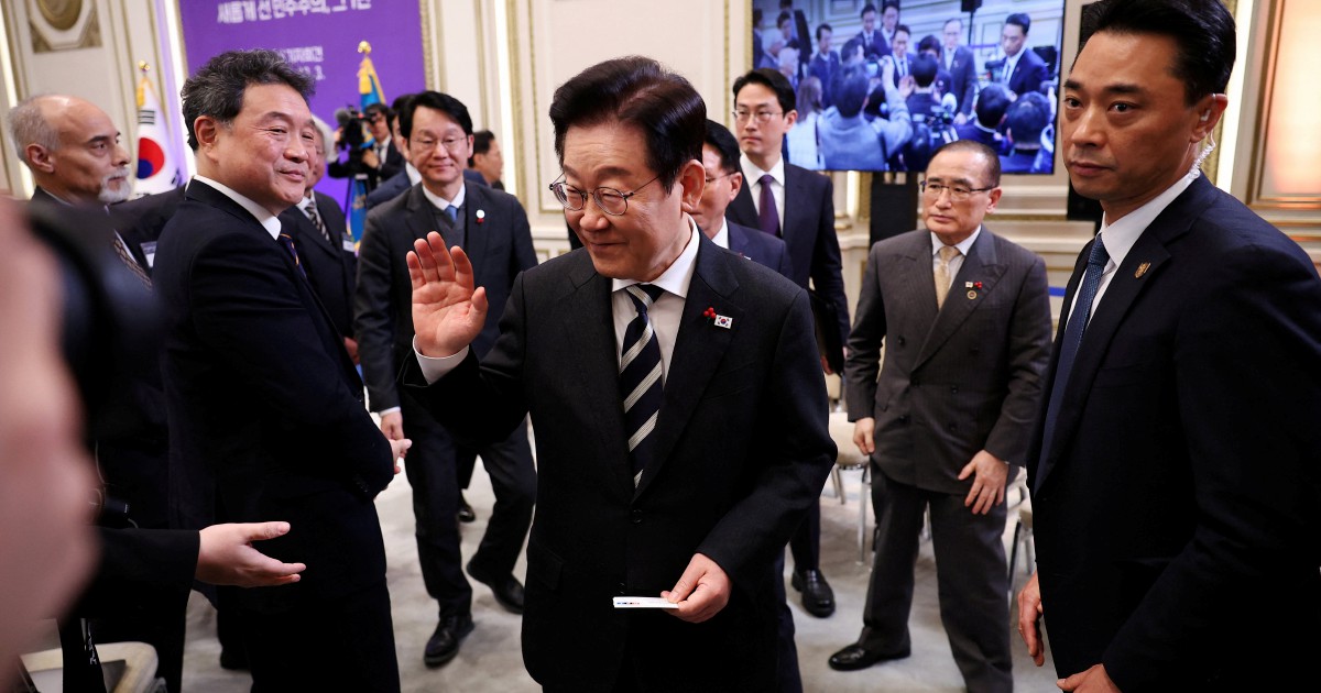 S. Korea's president begins move back to historic Blue House