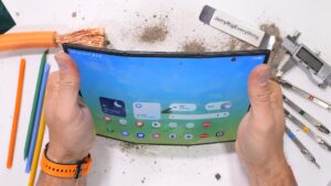 Samsung Galaxy Z TriFold JerryRigEverything