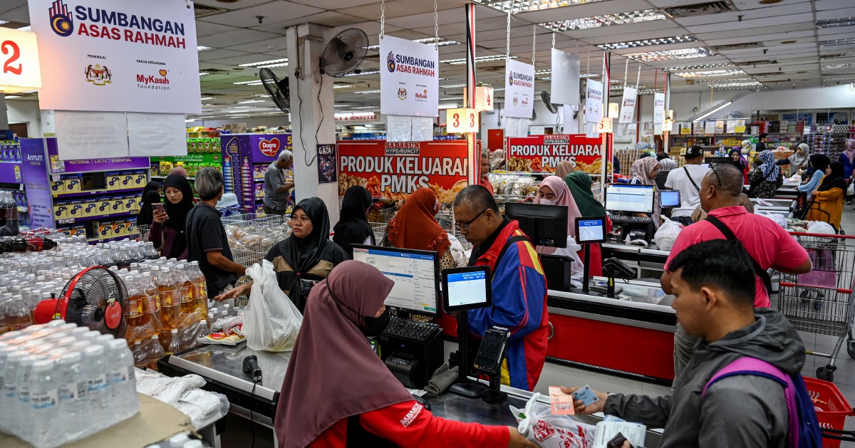 Sara provides crucial support for small traders