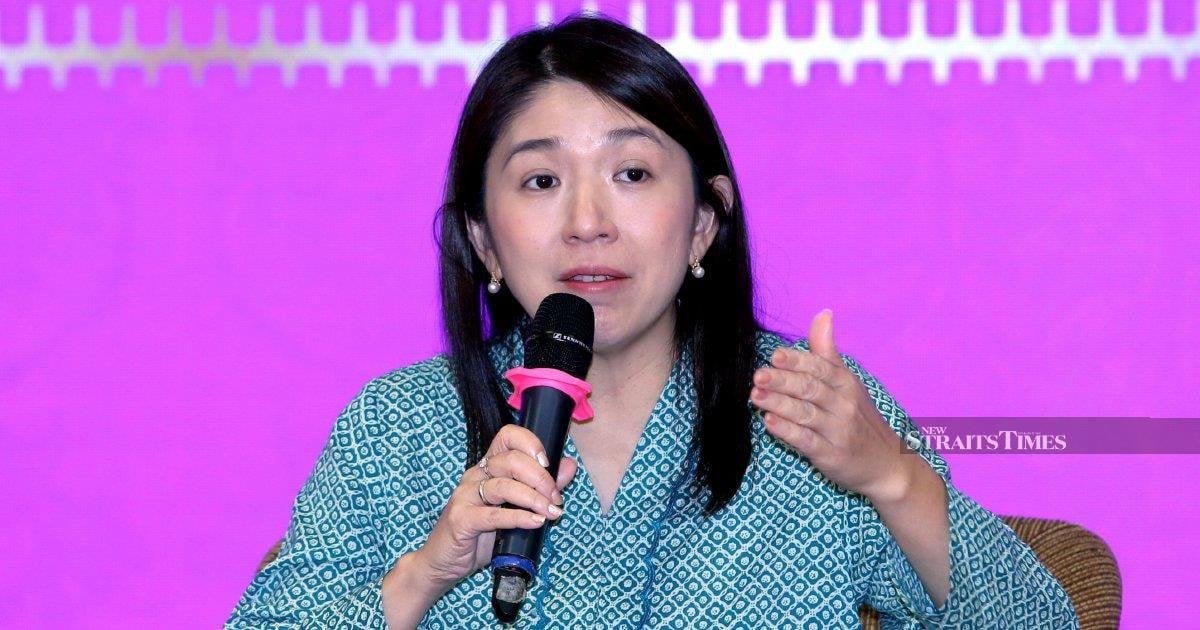 Selangor Umno Youth gives Yeo Bee Yin 24 hours to remove Najib post