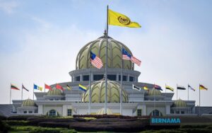 Seven ministers, eight deputy ministers sworn in