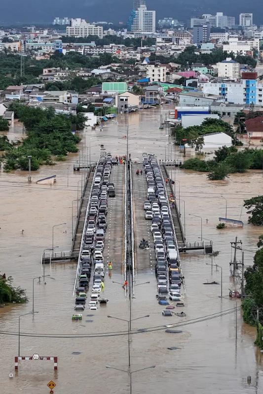 Seven stranded Malaysian vehicles return from Hatyai floods