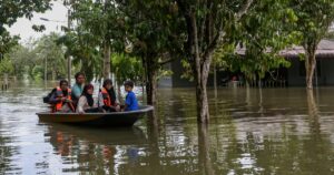 Sim contributes RM100,000 to religious school in Penang