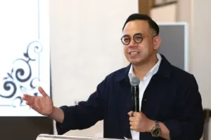 Steven Sim sumbang RM100,000 untuk papan pintar sekolah agama tertua