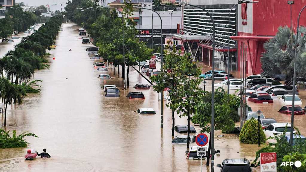 Tanah runtuh, banjir berterusan ragut dua lagi nyawa di Vietnam