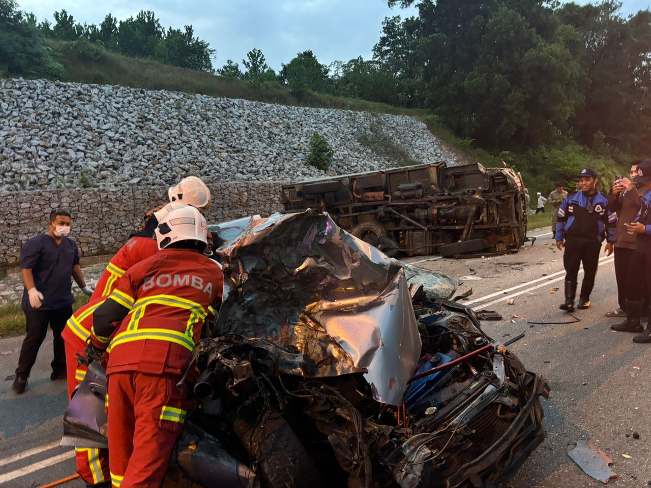 Tragedi Proton Wira gagal memotong, anggota tentera terkorban