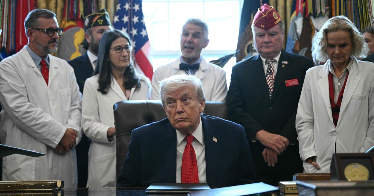 Trump calls on white men to file discrimination claims