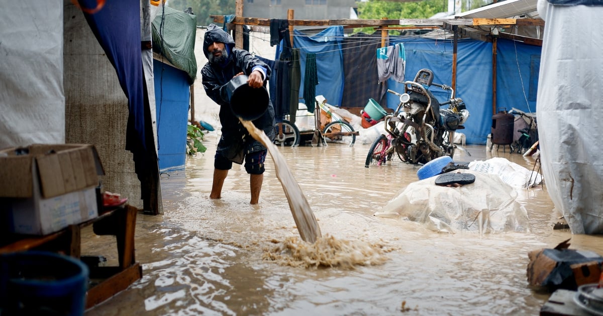 UN agency warns displaced Gazans face floods, as emergency supplies blocked