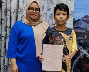 Wanita cari ibu kandung anak angkat untuk urusan dokumen