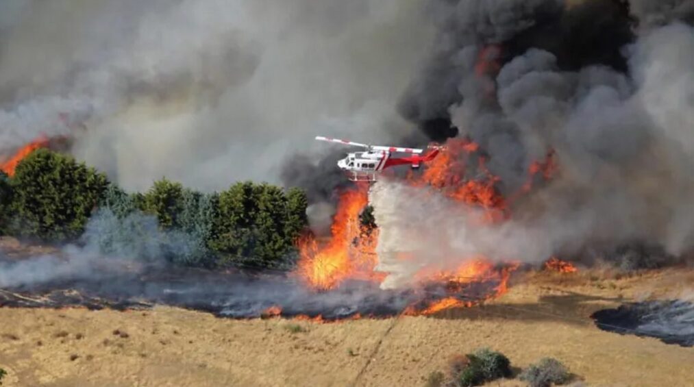 130 bangunan musnah, Victoria bergelut padam kebakaran