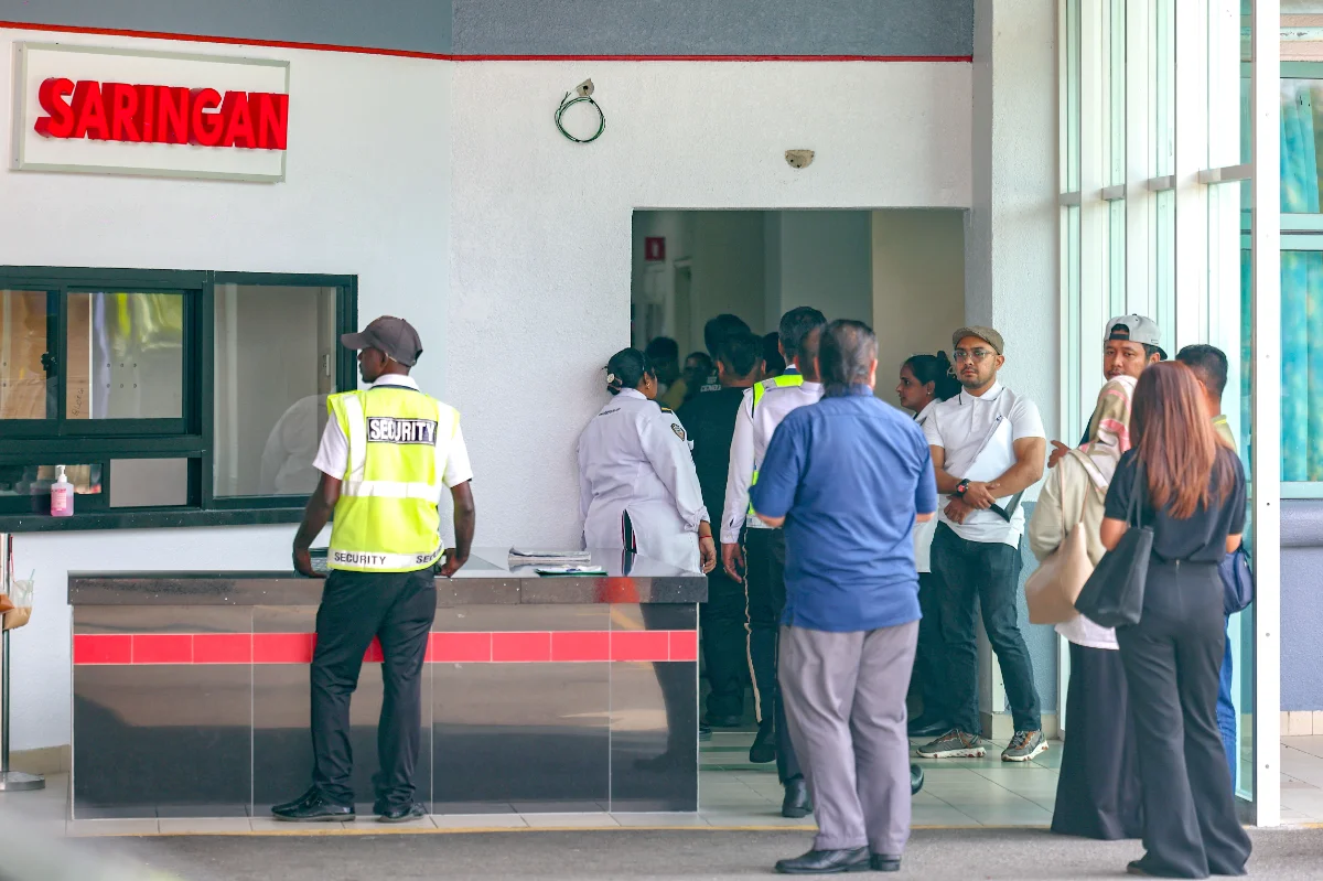 Anggota polis bantuan maut dalam kemalangan bas ekspres di lebuh raya
