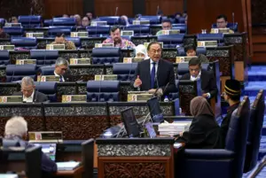 Anwar announces free education aid for OKU students in Malaysia