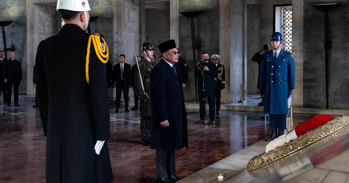 Anwar defends tribute to Ataturk during visit to mausoleum