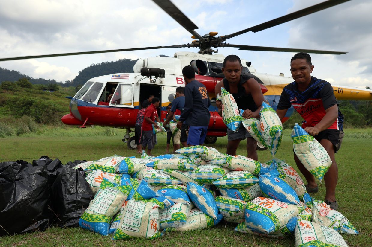 Bomba completes food airlift mission to remote areas of Gua Musang