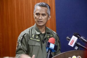 Border commanders must lead from the front, says AKPS chief