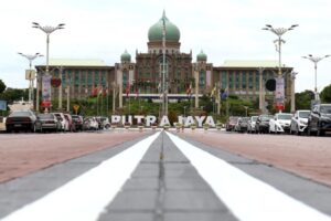 Cabinet agreed to PM term limit, says Azalina